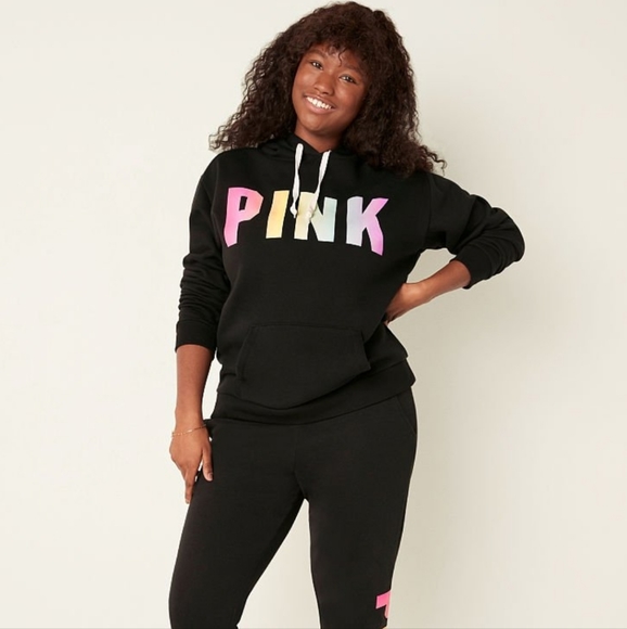 VS PINK nwt large set - Picture 4 of 4